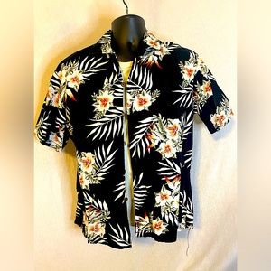 D J Hawaii Men’s Size Medium Short Sleeve Hawaiian Shirt